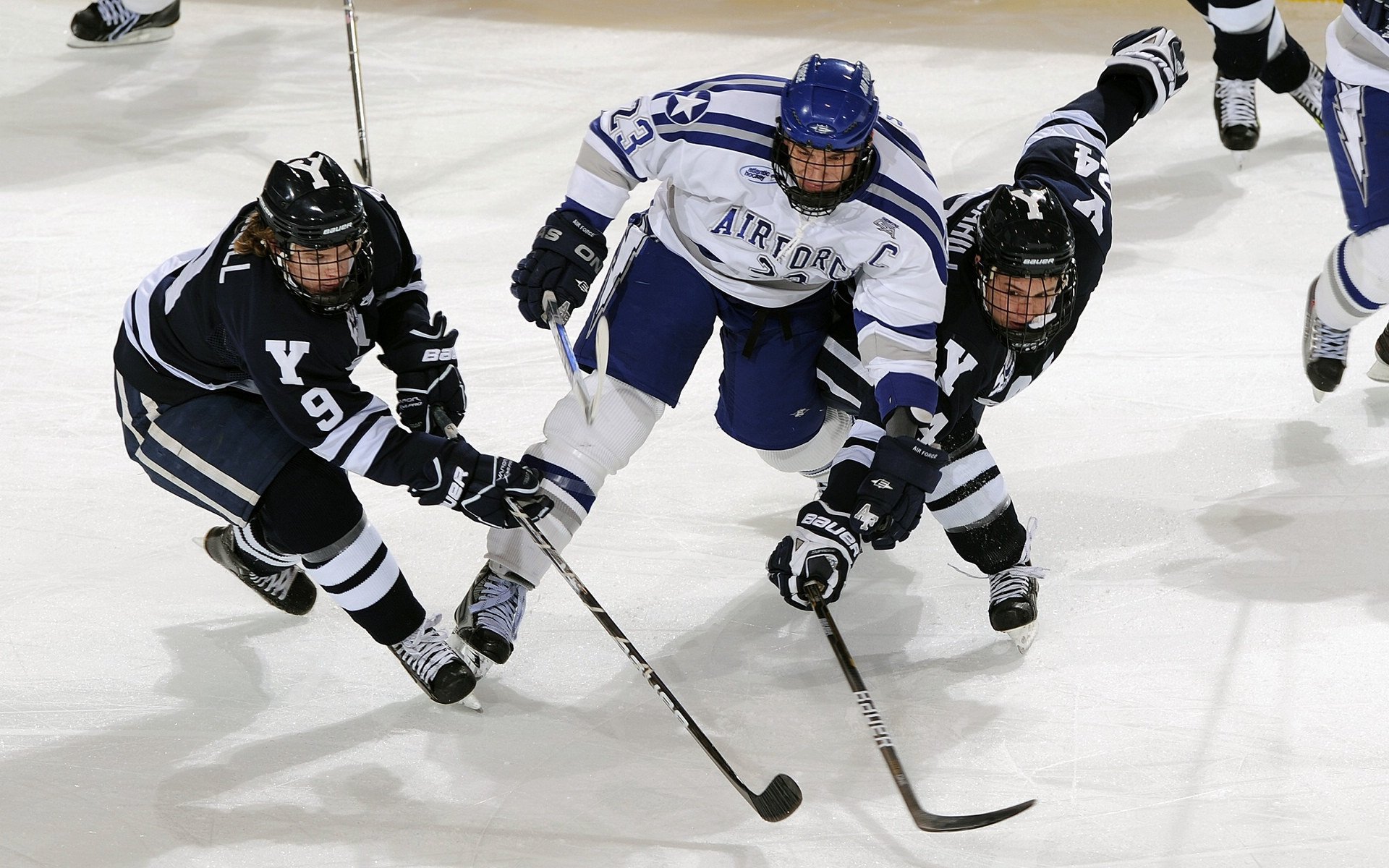 控球阵型与防守阵型快速切换，控球战术阵型